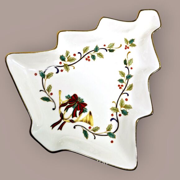 MIKASA Vtg Christmas Tree Candy Dish Holiday Elegance Holly Berries 8-3/4 inch - Picture 2 of 12